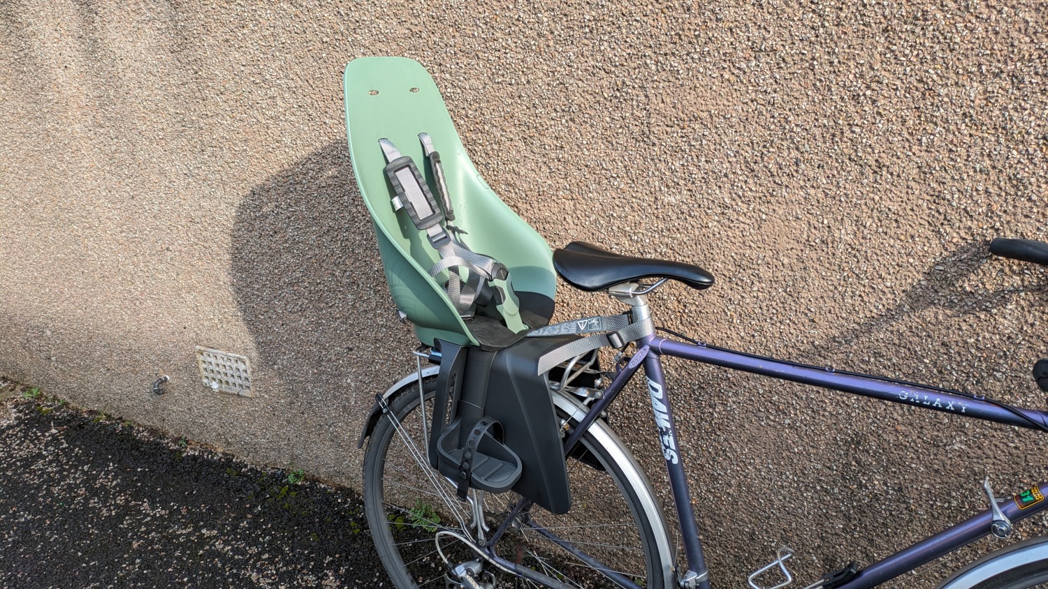 Urban Iki rear seat on an adult purple bike