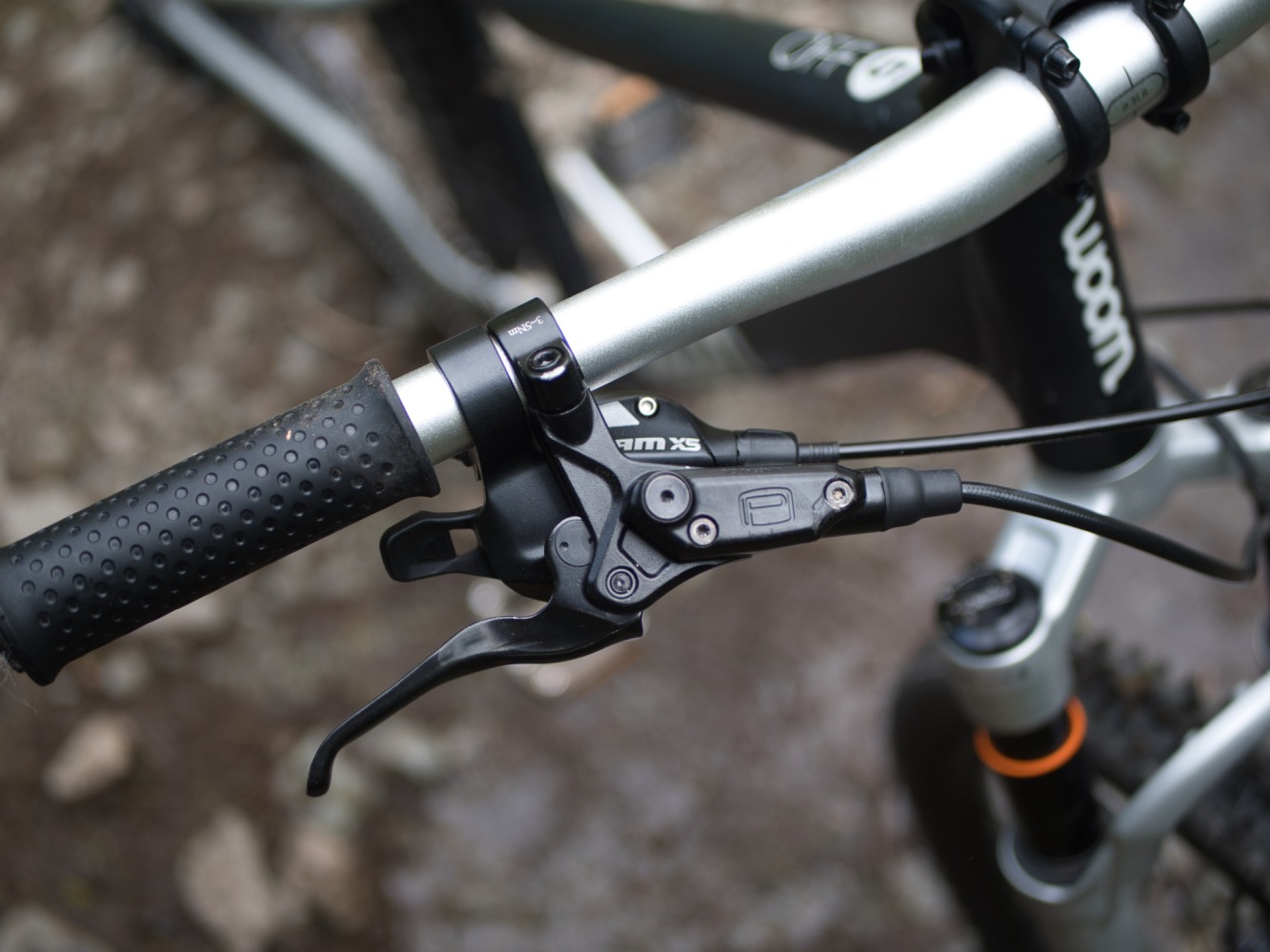 woom OFF AIR 5 review: close up shot of the woom mountain bike brake lever