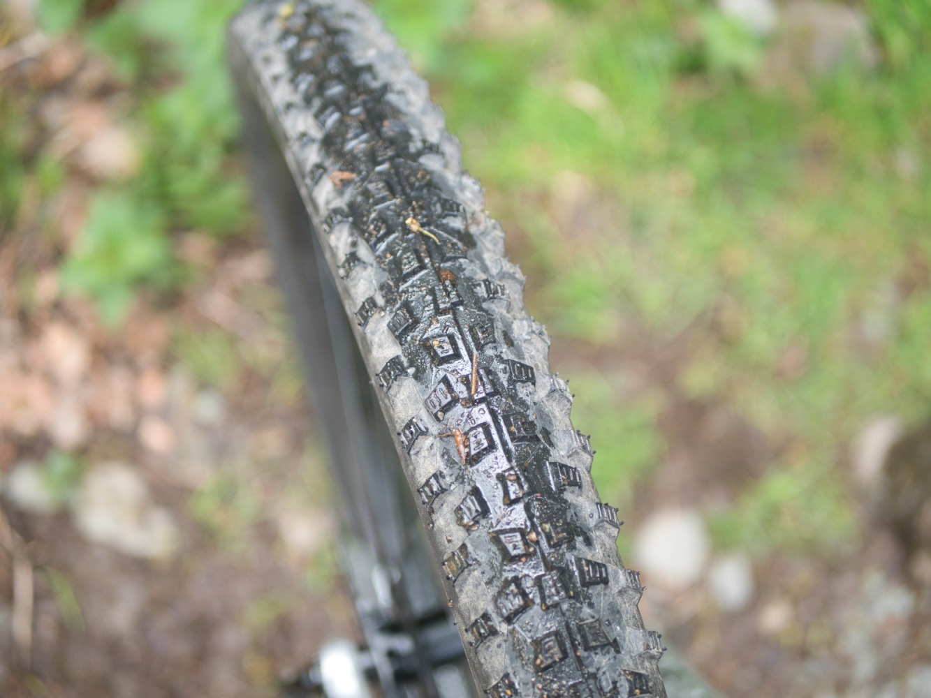 woom OFF AIR 5 review: close up of the Schwalbe Rocket Ron tyre tread