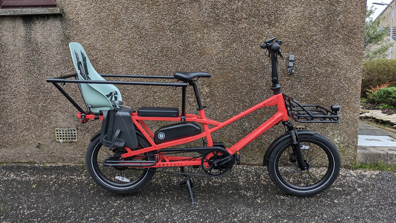 Estarli ecargo longtail bike with rear seat against a wall