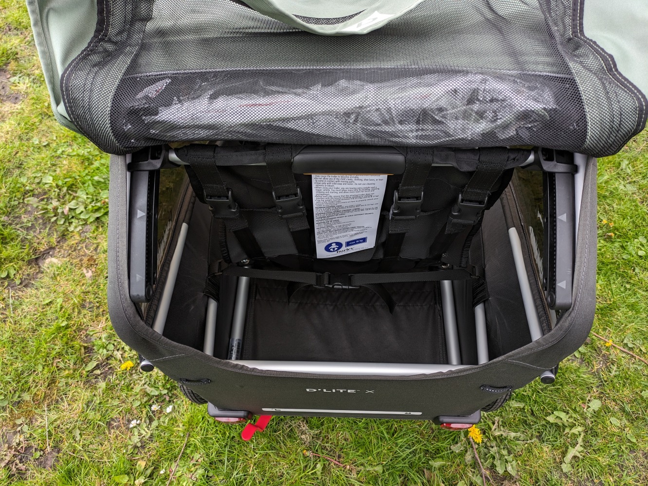 Picture showing the Burley D'Lite X child trailer rear storage area