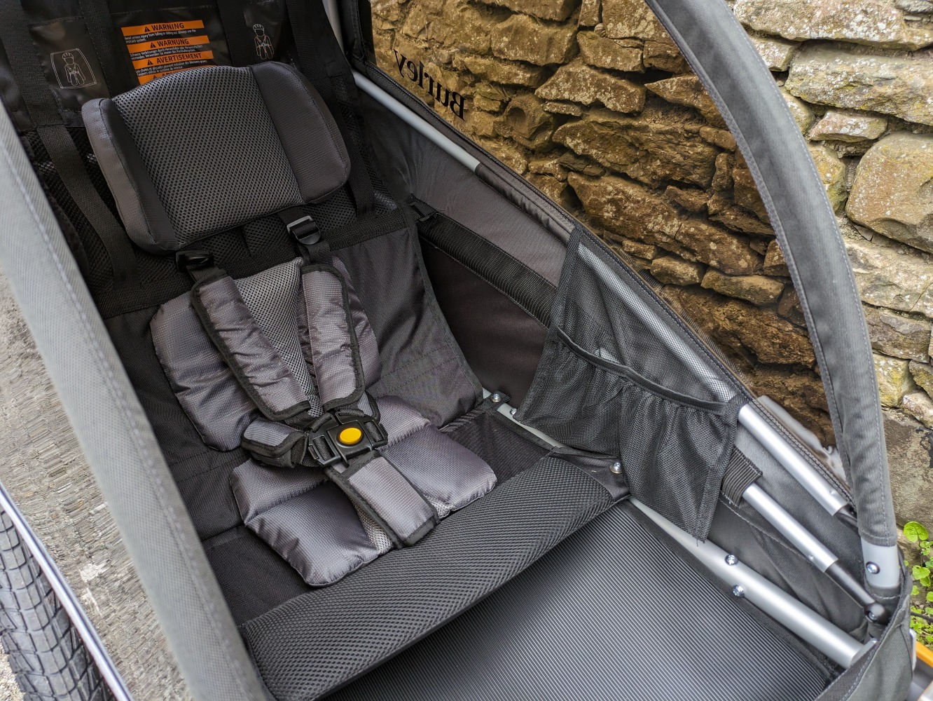 Picture showing the Burley D'Lite X seat and straps