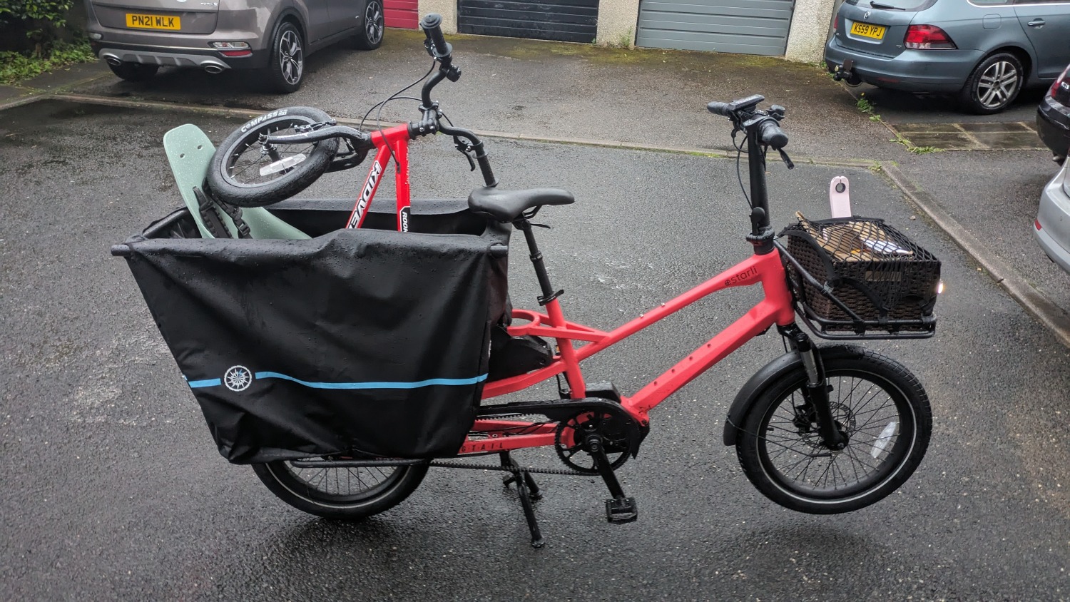 Estarli ecargo longtail bike with a child balance bike being carried