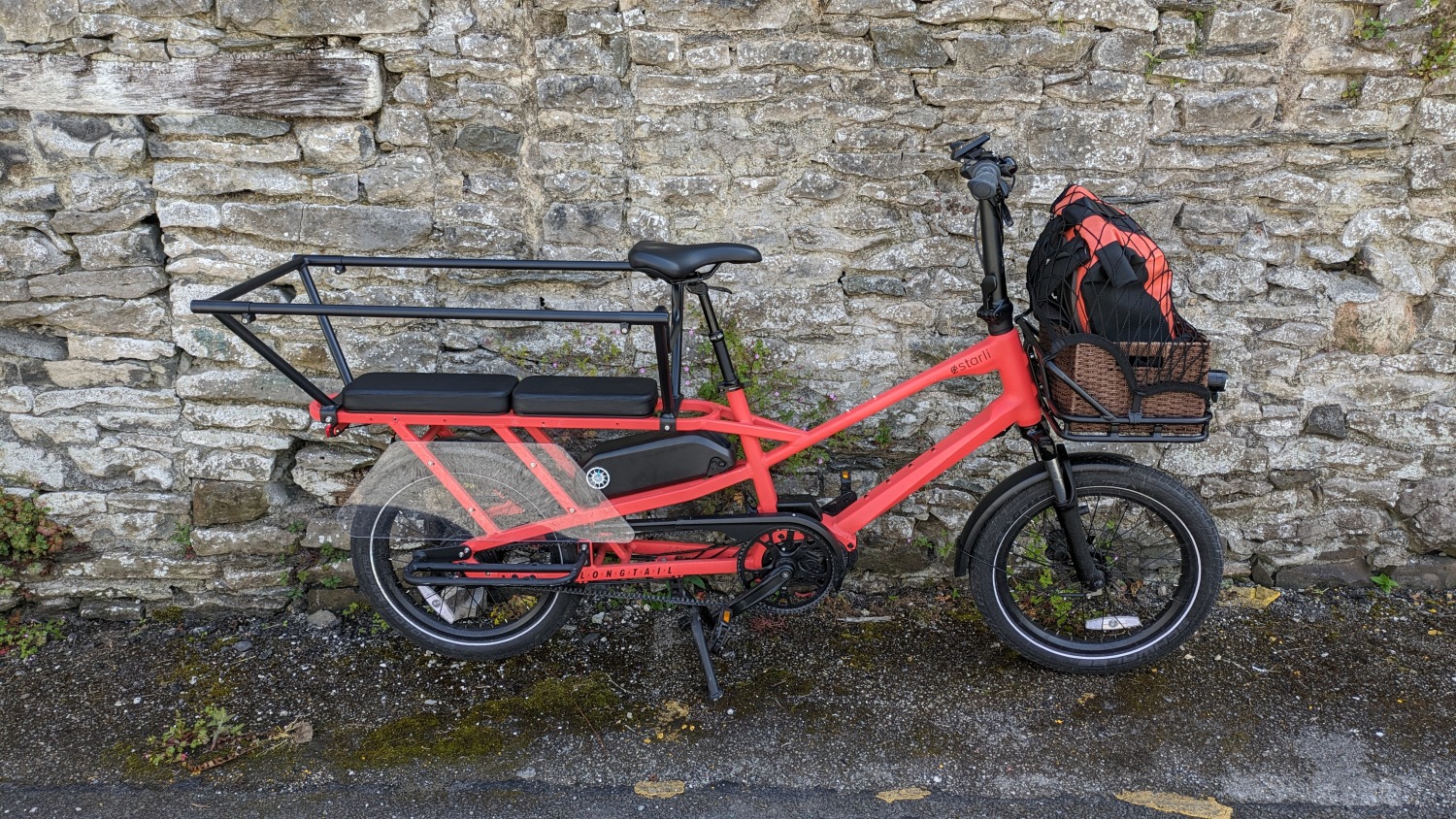 Estarli ecargo longtail bike with rear seat against a wall