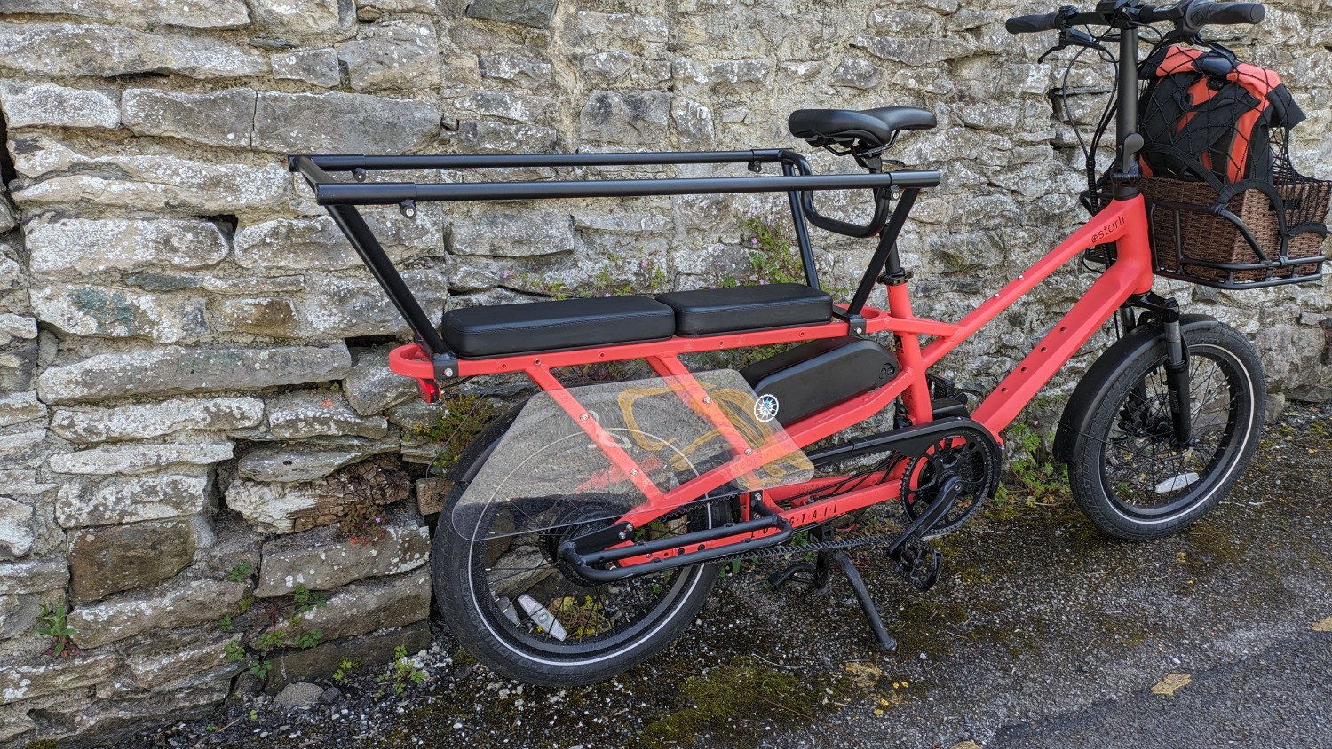 Estarli ecargo longtail bike with rear seat against a wall