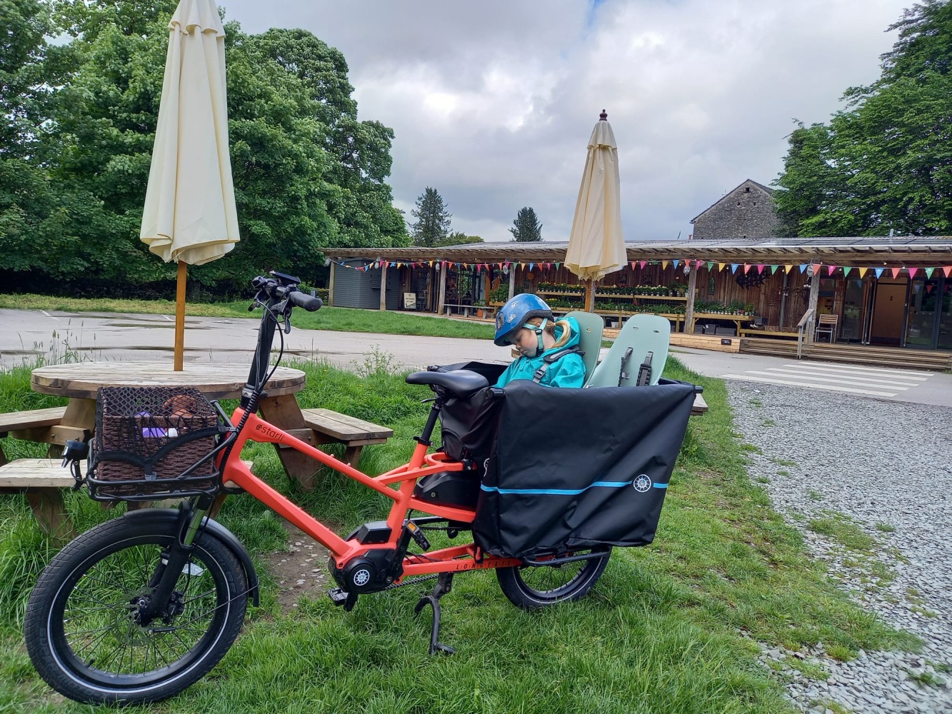 Estarli ecargo longtail bike in the countryside with a toddler napping in a rear child seat