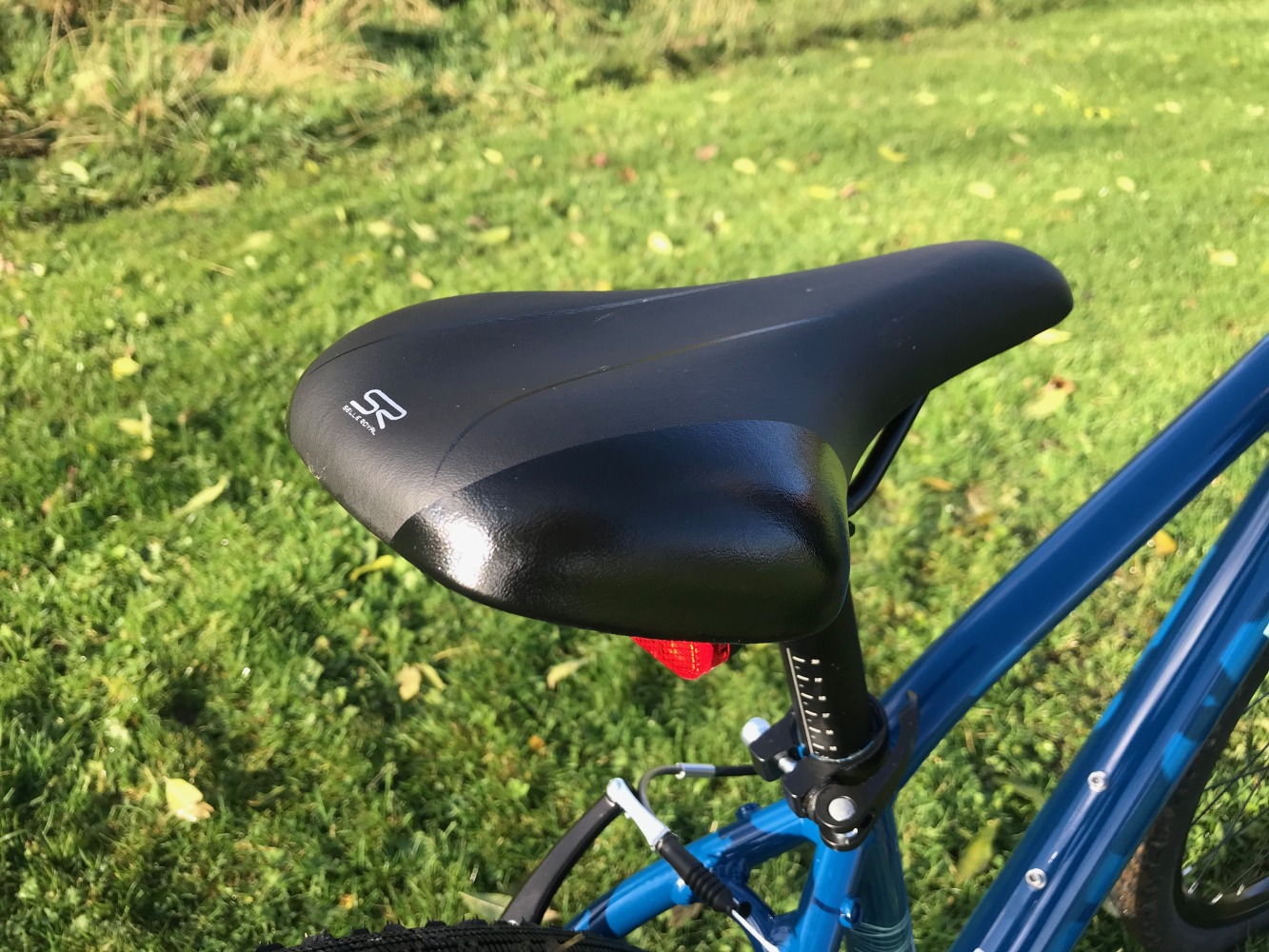 kids bike saddles: photo focused on the saddle of an riverside 900 bike