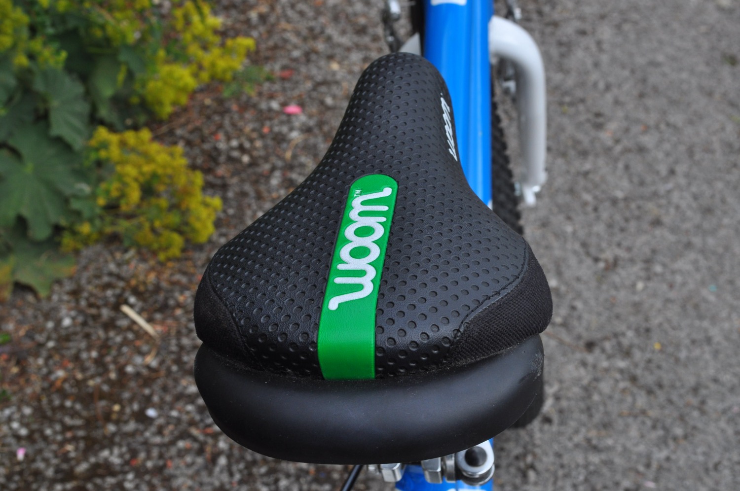 kids bike saddles: photo focused on the saddle of a woom bike