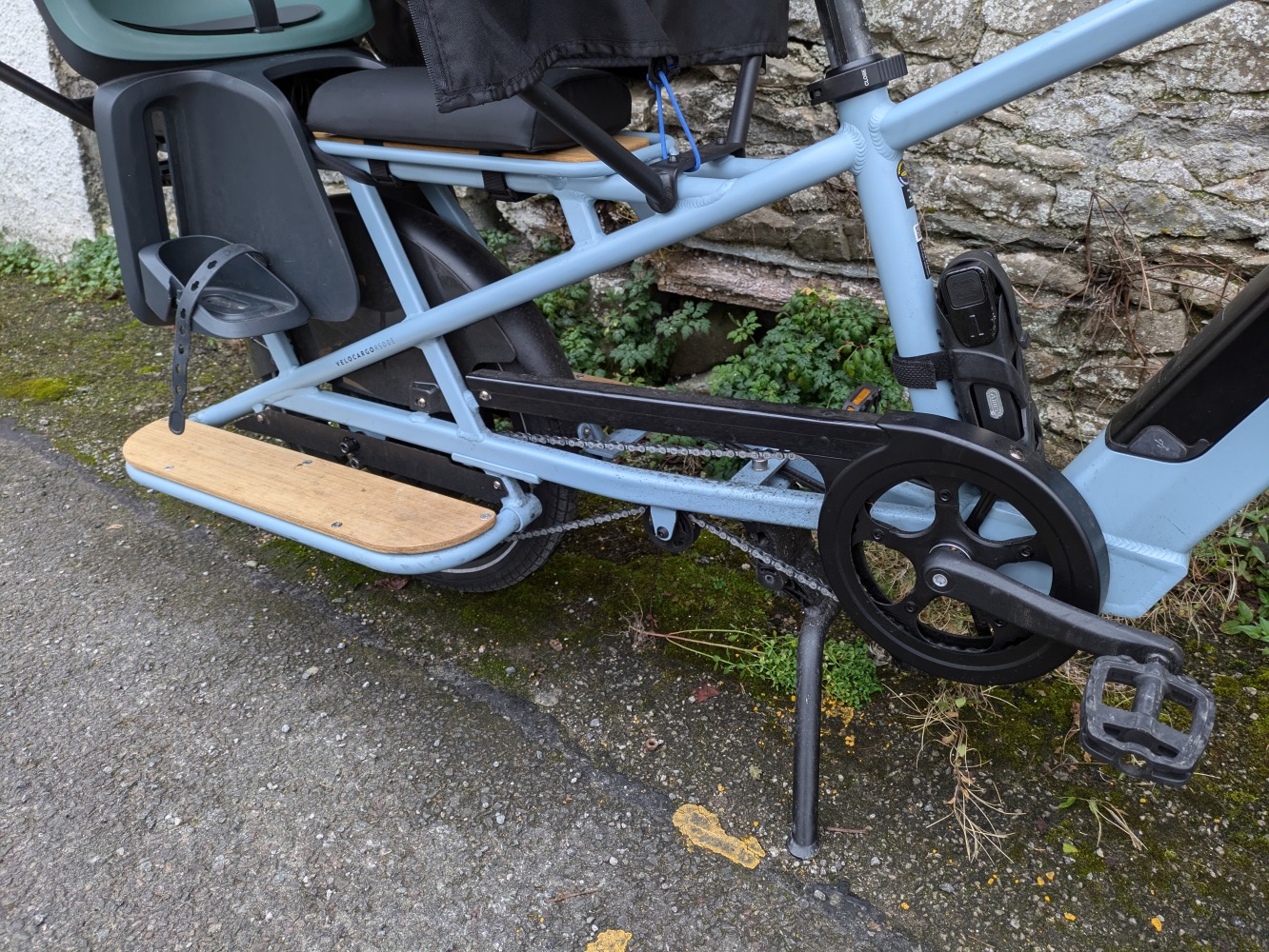 the chain guard andstand on the decathlon longtail cargo bike