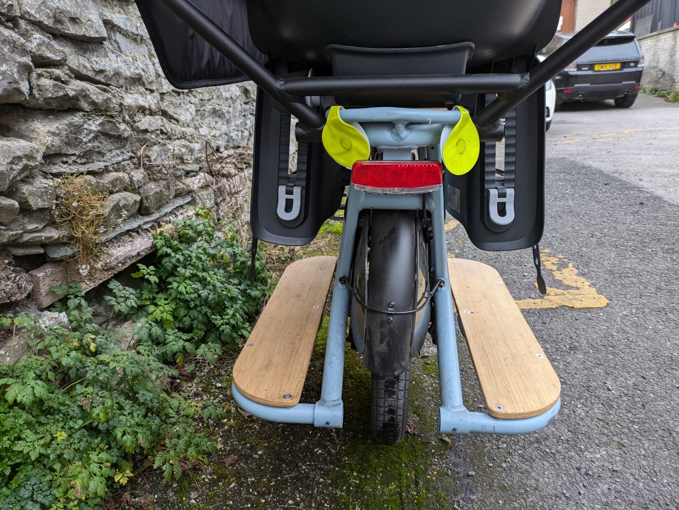 the rear light and reflectors on the decathlon longtail cargo bike