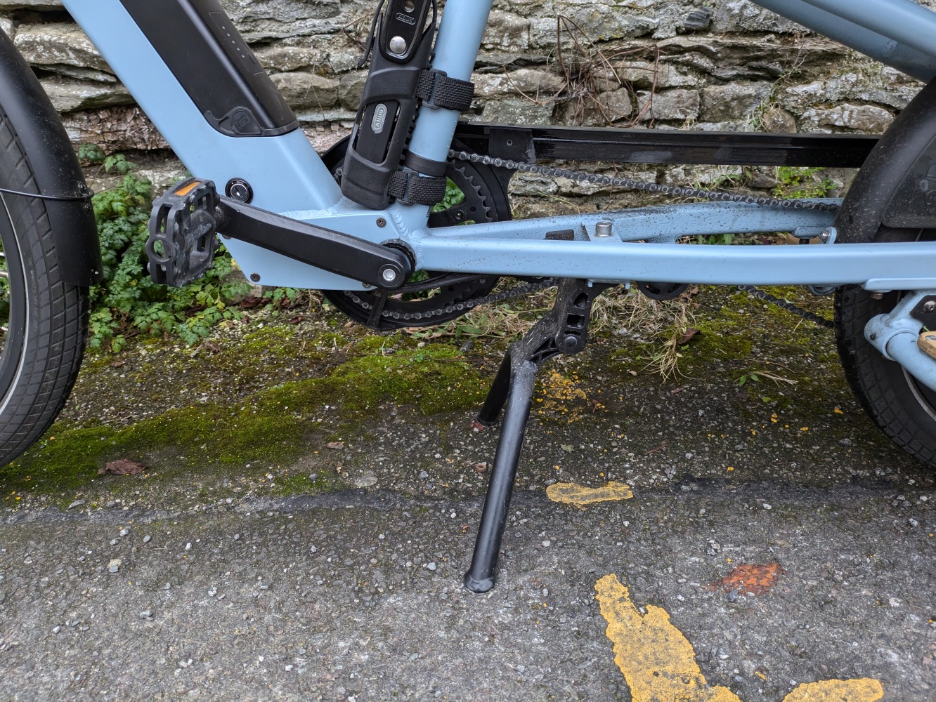 the chain guard andstand on the decathlon longtail cargo bike