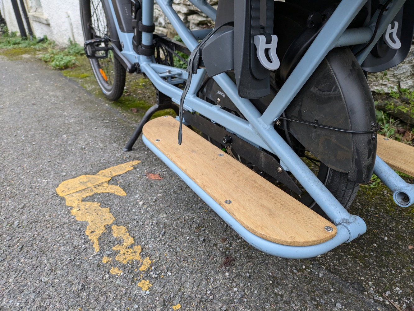 the rear wooden kick boards on the decathlon longtail cargo bike